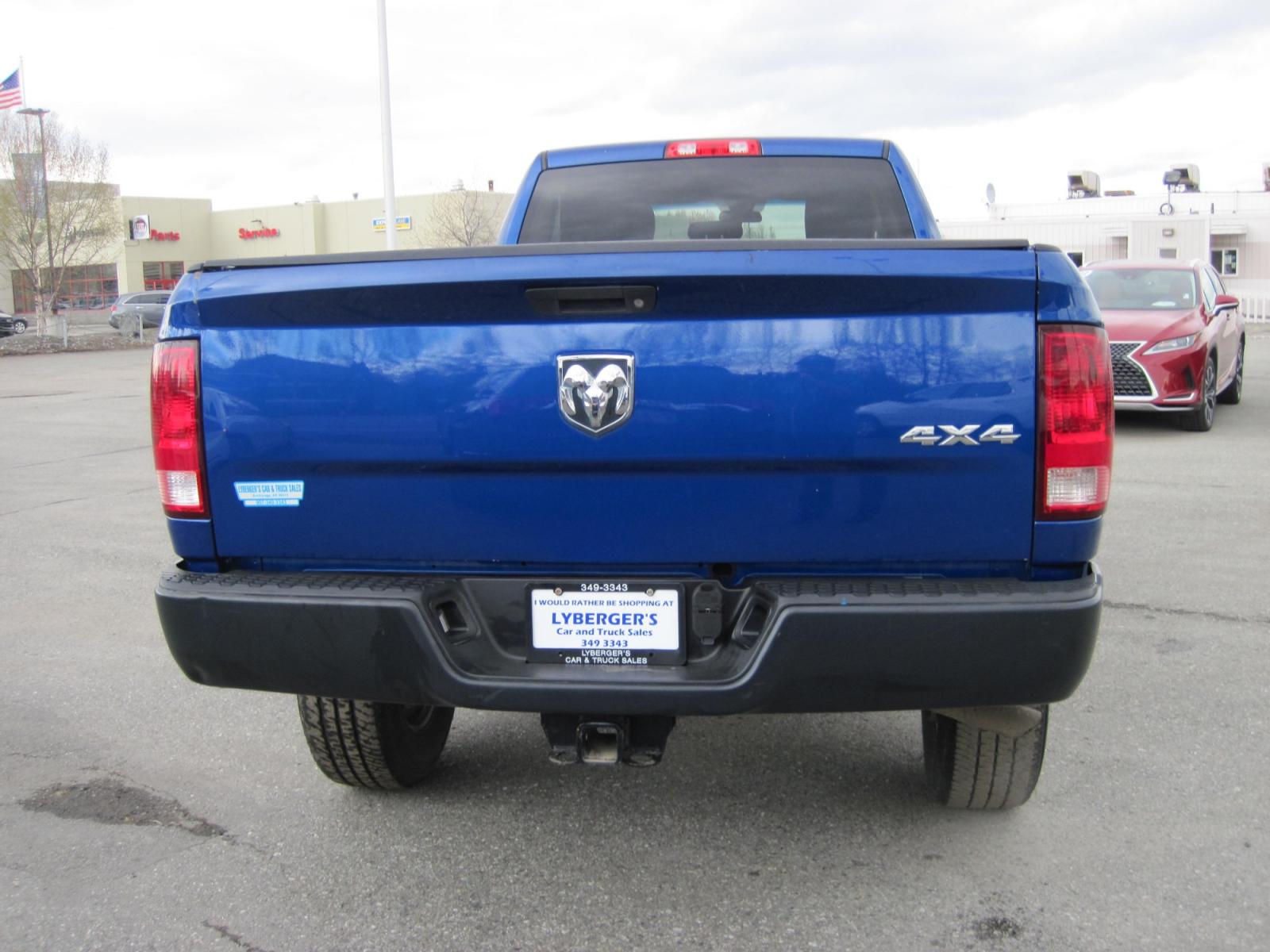 2014 blue /gray RAM 2500 Tradesman Crew Cab 4WD (3C6TR5HT1EG) with an 5.7L V8 OHV 16V engine, automatic transmission, located at 9530 Old Seward Highway, Anchorage, AK, 99515, (907) 349-3343, 61.134140, -149.865570 - Low miles on the Ram 2500 come take a test drive - Photo #4